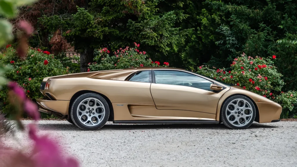 The Lamborghini Diablo: The Devilish V12 Icon That Roared Through the '90s Lamborghini Diablo